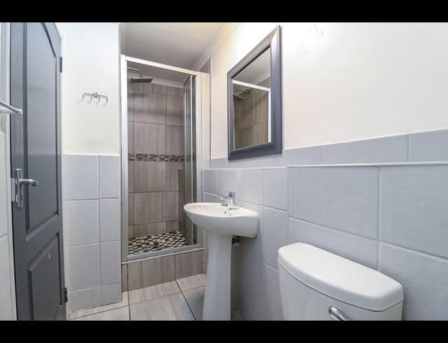 1 BEDROOM APARTMENT TO LET IN GARDENS